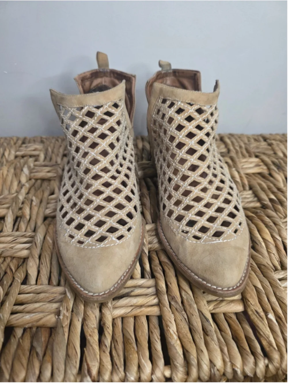 Jeffrey Campbell Taggart Booties Open Cut Outs Sand Leather Sz 9 - Mark On Heel